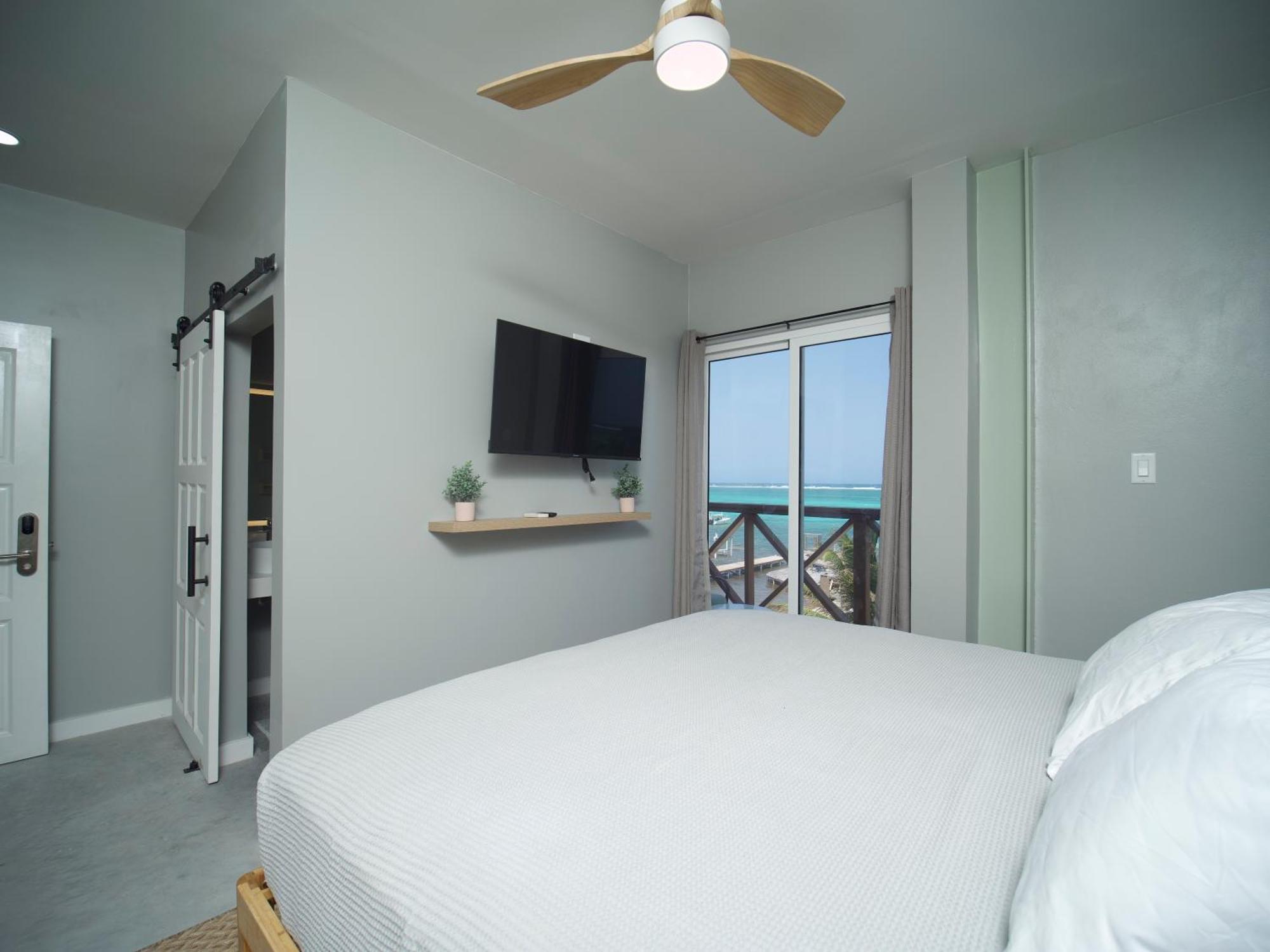 Sandbar Beachfront Hostel & Restaurant San Pedro  Phòng bức ảnh